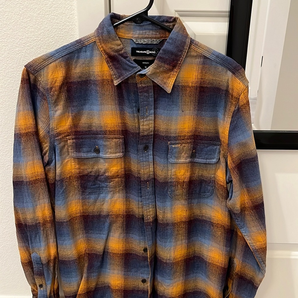 Treasure and Bond
Size medium
Trim fit